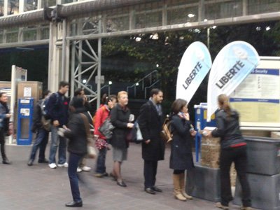 Guérilla sky train, Vancouver #Liberté